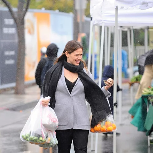 Celebs...Σαν εμάς! (08/02)