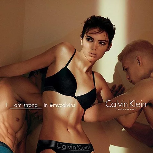 Kendall Jenner: Σέξι ξανά στη νέα καμπάνια των εσωρούχων Calvin Klein (βίντεο)