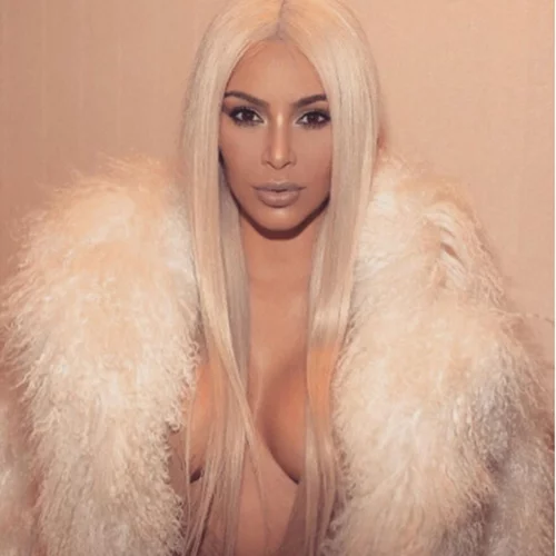 Η Kim Kardashian αποκαλύπτει το απόλυτο tip για στητό μπούστο!