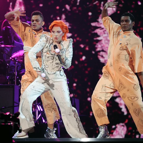 Η Lady Gaga ζει τη δική της David Bowie στιγμή στα Grammys