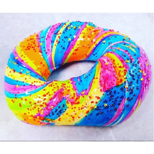 Το rainbow bagel του Williamsburg είναι η νέα εμμονή των foodies
