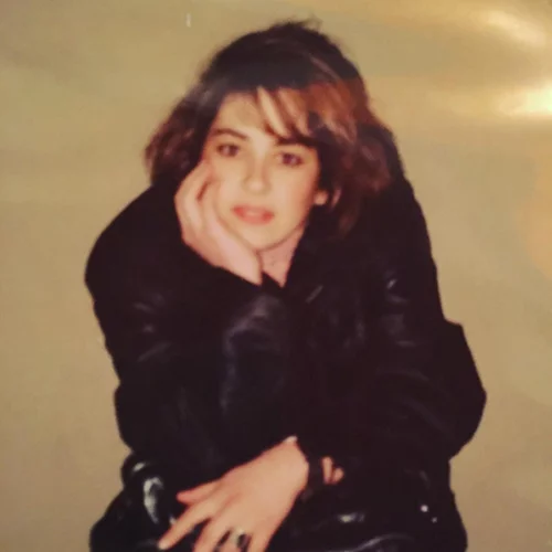 Time Machine: Πάμε στοίχημα πως δεν θα αναγνωρίσεις την διάσημη τραγουδίστρια της φωτό!