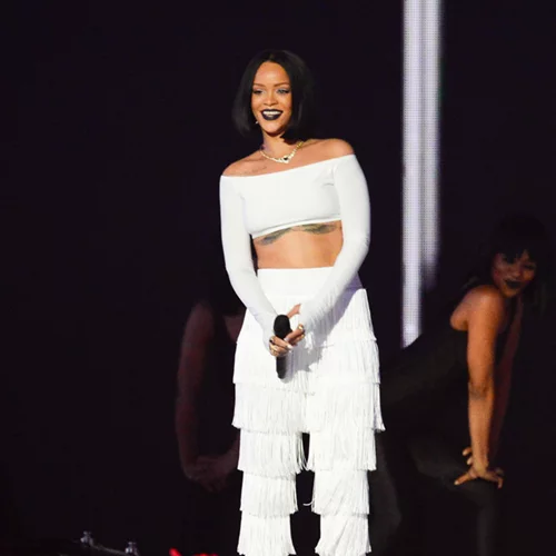 Brit Awards 2016: Η Rihanna κάνει twerking επί σκηνής στον... πρώην της!