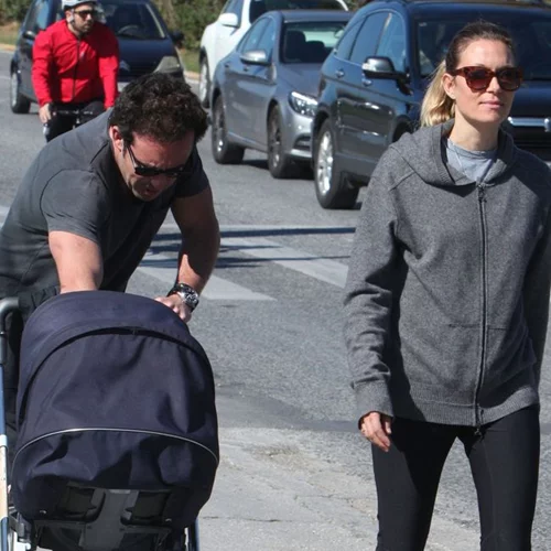 Βίκυ Καγιά - Ηλίας Κρασσάς: Βόλτα με τη μικρή Bianca