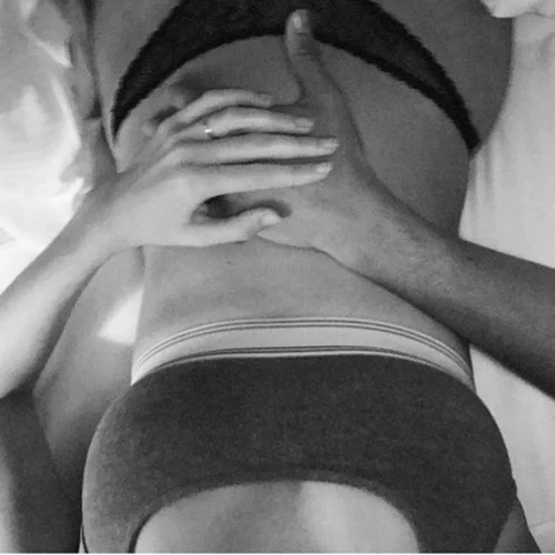 Είναι γεγονός! Το supermodel επιβεβαίωσε την εγκυμοσύνη του με αυτή τη φωτογραφία!