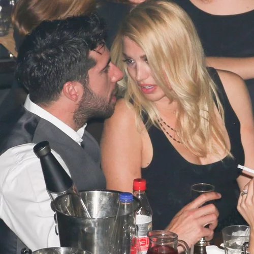 Κωνσταντίνα Σπυροπούλου: Όλες οι φωτογραφίες από την βραδινή της έξοδο με τον Γιώργο Κοτσοβό