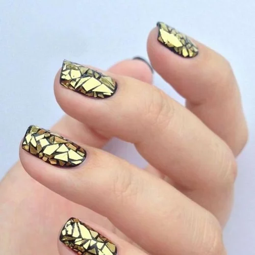 #maniMonday: Μάντεψε τι πρέπει να βάλεις στα νύχια σου για να είναι super trendy