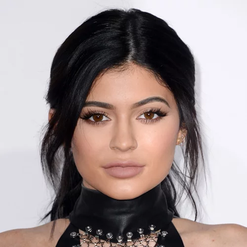 Kylie Jenner εσύ; Η σταρ είναι αγνώριστη στη throwback φωτογραφία που «ανέβασε»!