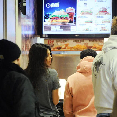 Kendall Jenner: Δεν είναι και τόσο fit τελικά!