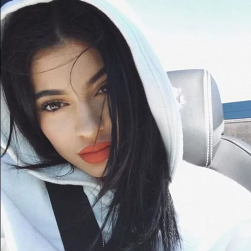 Η Kylie Jenner λέει... «αντίο» στα μεγάλα χείλη της;