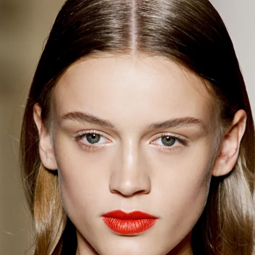 Το Νο1 κραγιόν με υαλουρονικό για τα πιο σέξι χείλη!