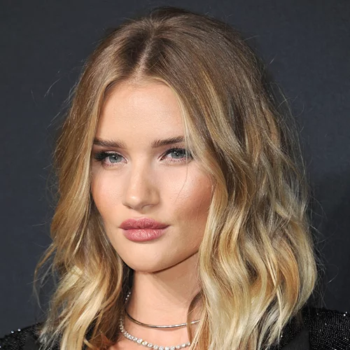 Rosie Huntington Whiteley: Φορώντας μόνο τα εσώρουχα της σε εξώφυλλο περιοδικού