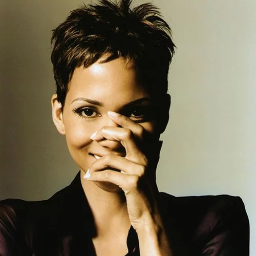 Η Ηalle Berry έκανε το ντεμπούτο της στο Instagram με την πιο σέξι ανάρτηση