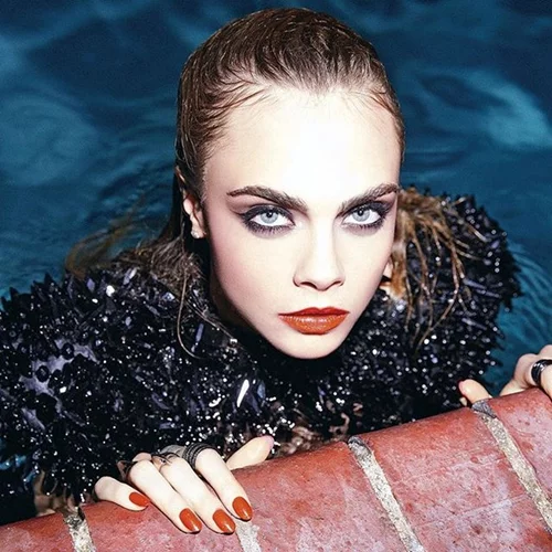 Cara Delevingne: Η νέα γυμνή της φωτογράφιση δεν είναι αυτό που νομίζεις