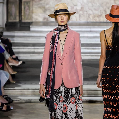 Συνδύασε όσα έχεις και φτιάξε looks μέσα στις νέες τάσεις!