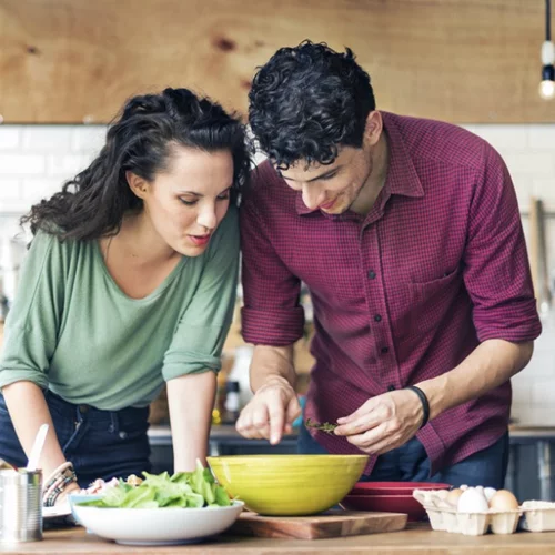 Πώς να γίνεις η τέλεια οικοδέσποινα ακόμα και με χαμηλό budget