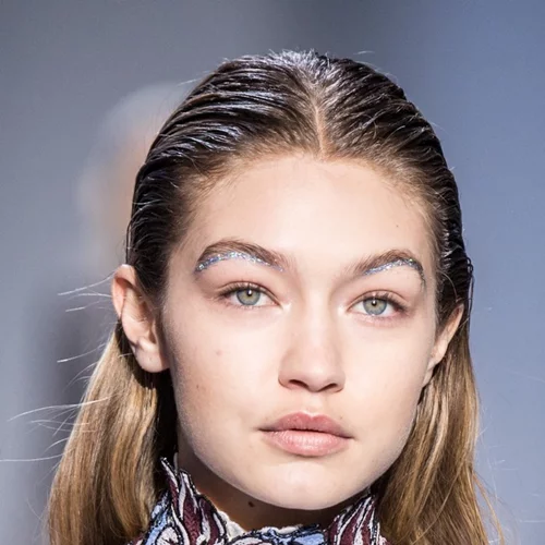 Η Gigi Hadid με glitter στα φρύδια είναι ότι πιο ωραίο έχεις δει σήμερα!