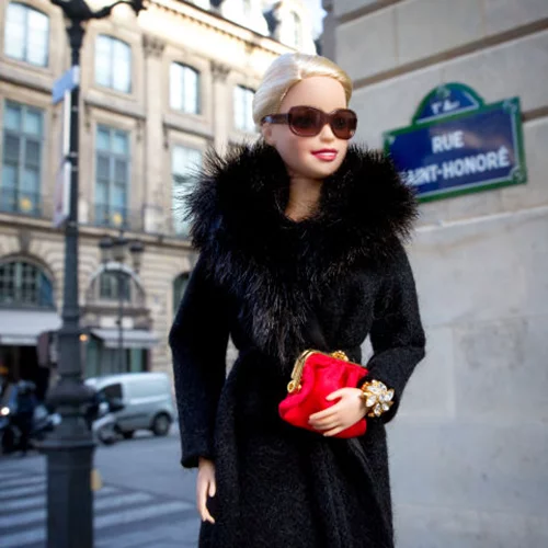 Barbie: Το εμβληματικό της στυλ σε μία αναδρομική έκθεση