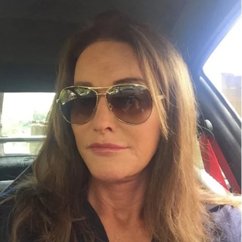 Caitlyn Jenner: Μας δίνει μία μικρή γεύση από τη συνεργασία της με την H&M Sport!