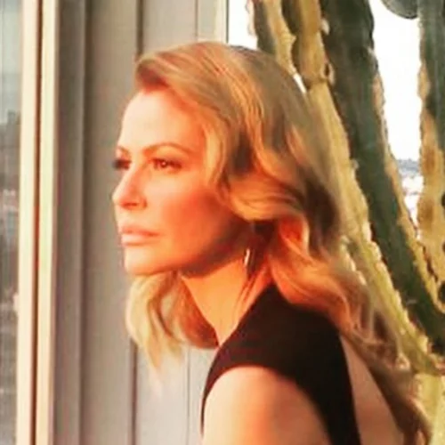 Τζένη Μπαλατσινού - Σμαράγδα Καρύδη: Κάνουν ασκήσεις ισορροπίας στην Ικαρία! (βίντεο)