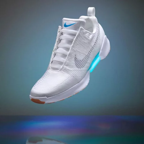 Αυτά είναι τα αθλητικά παπούτσια που δένονται μόνα τους!