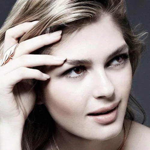 Η Αμαλία Κωστοπούλου πρωταγωνιστεί σε φωτογράφηση