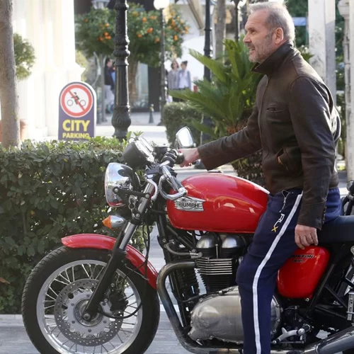 Πέτρος Κωστόπουλος: Βόλτα με την μηχανή του