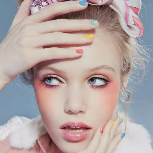 Η ανοιξιάτικη χρωματική παλέτα των βερνικιών