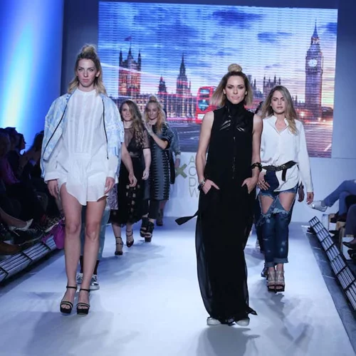 AXDW : 10 fashion bloggers έγιναν μοντέλα και περπάτησαν στην πασαρέλα!