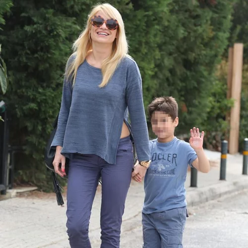 Φαίη Σκορδά: Η βόλτα με τον γιο της Γιάννη!