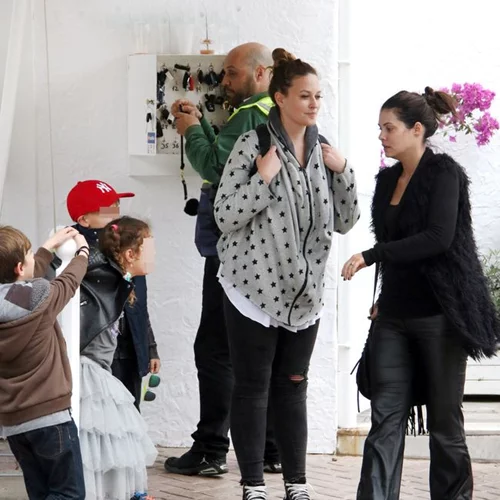 Σίσσυ Χρηστίδου - Μαρία Κορινθίου: Οικογενειακή έξοδος για φαγητό