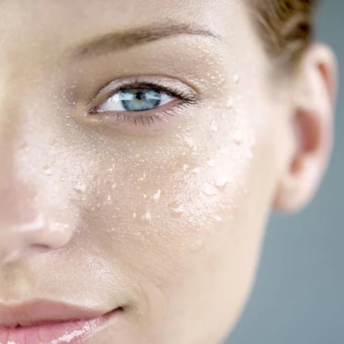 Οι απίστευτοι παράγοντες που κάνουν πιο λιπαρό το δέρμα σου