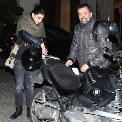 Σπύρος Παπαδόπουλος: Βόλτα με τη σύντροφό του πάνω στη μηχανή