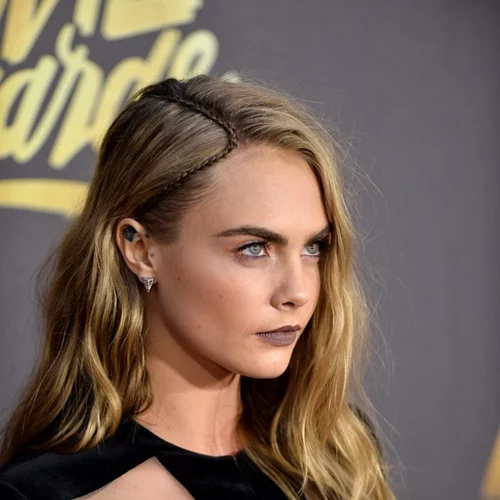 Cara Delevingne: Δηλώνει άκρως ερωτευμένη και... αρραβωνιασμένη;