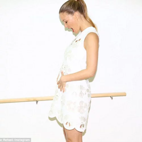 H Bar Rafaeli κατάφερε να μας δείξει με τον πιο σέξι τρόπο τη φουσκωμένη κοιλίτσα της