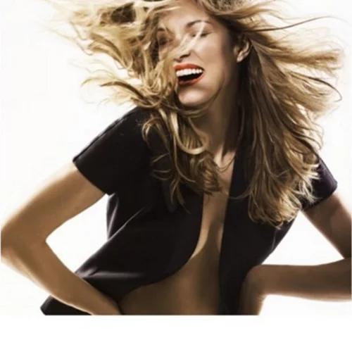 Βίκυ Καγιά: Με μία σούπερ σέξι φωτογράφιση μιλά για τη γνωριμία της με τον Ηλία Κρασσά