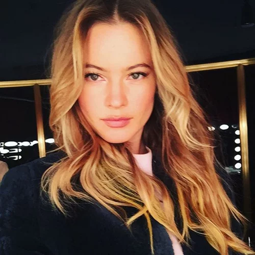 Behati Prinsloo: Ποζάρει με κοιλίτσα πιο φουσκωμένη από ποτέ