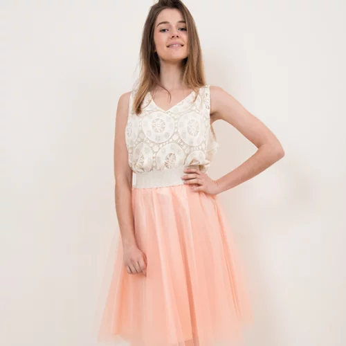 Κέρδισε ένα girlie σύνολο από τη Meyeιa (Αποτελέσματα)