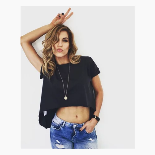 Μαντώ Γαστεράτου: Φοράει τα ωραιότερα παπούτσια της σεζόν και χορεύει! (video)