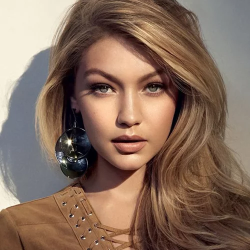 Get the Look: Υιοθέτησε το sexy στυλ της Gigi Hadid