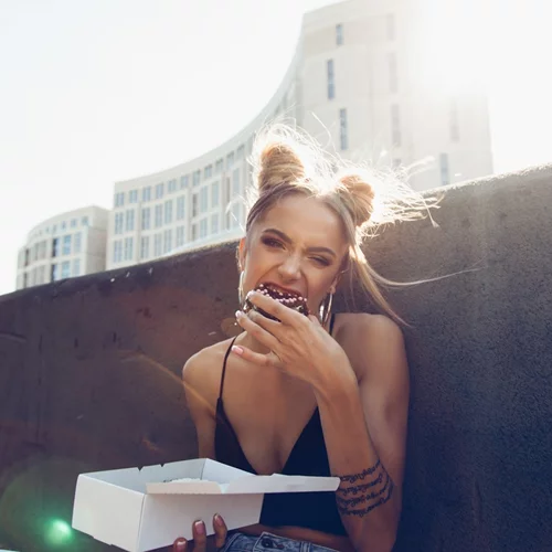 Αδυναμία στα γλυκά; 6 tips για να τα απολαμβάνεις χωρίς τύψεις