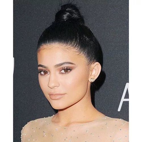 H Kylie Jenner με νέο look στα μαλλιά της (και πάλι)