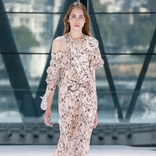 Φόρα τα πιο hot μοτίβα της άνοιξης με τον πιο stylish τρόπο!