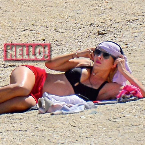 Ελένη Μενεγάκη: Δείτε τη με μαγιό στα Άχλα