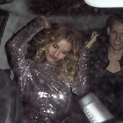 Celebs...Σαν εμάς! (25/04)