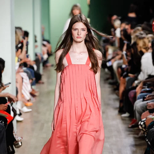 10 budget friendly φορέματα για τις μέρες του καύσωνα