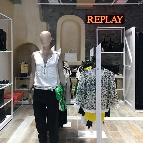 Nέο κατάστημα Replay στη Μύκονο