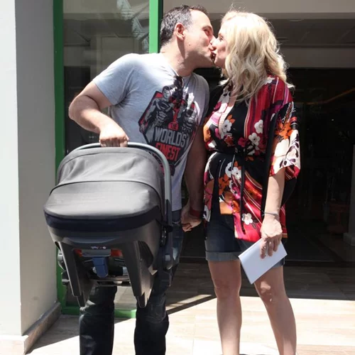 Κατερίνα Καραβάτου: Πήρε εξιτήριο από το μαιευτήριο