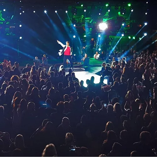 Η εντυπωσιακή πρεμιέρα του Σάκη Ρουβά στο Estate Seaside