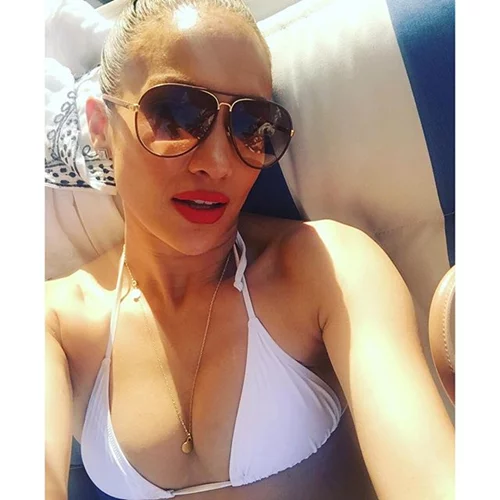 Jennifer Lopez: Με το μαγιό της στην παραλία του Μαϊάμι!